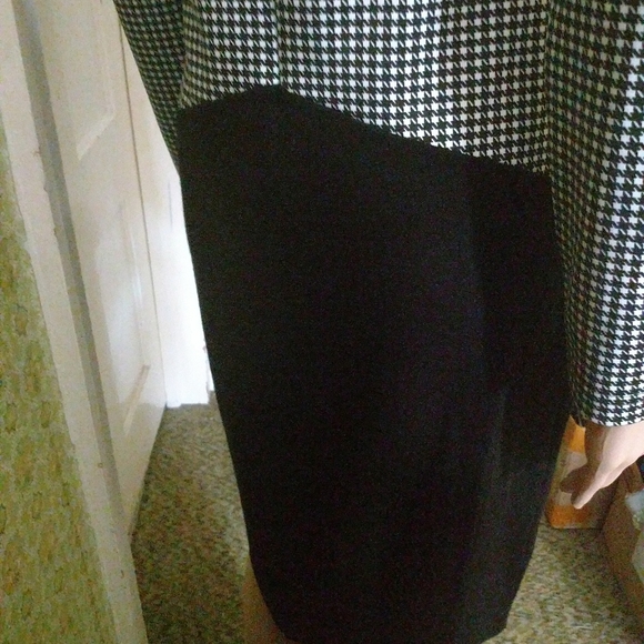 Dress - Picture 7 of 7